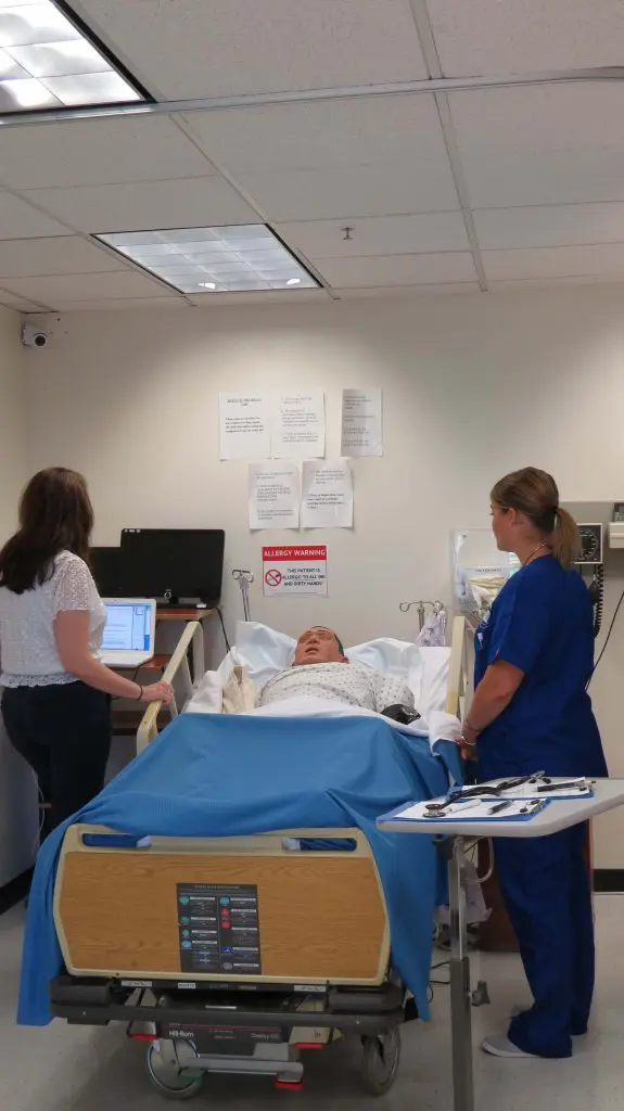 Licensed Vocational Nurse Training 2 Licensed Vocational Nurse Student Training with LVN Instructor in Vocational Nursing Lab